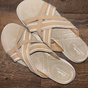 Clark’s women’s sandals preloved  well worn fair condition